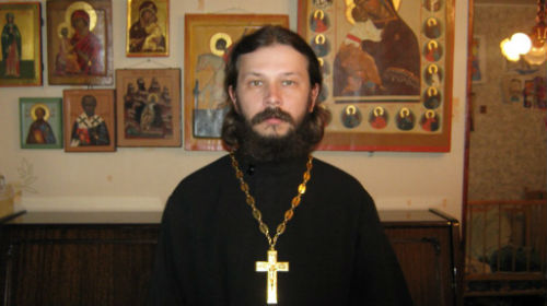 к чему снится священник