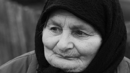 старуха в черном