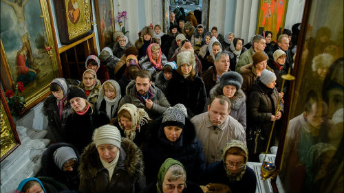 к чему снится много незнакомых людей	