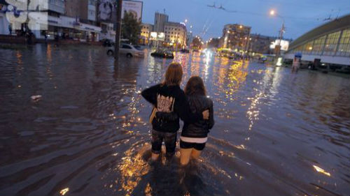 очень много воды на улице