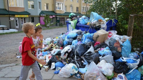 к чему снится мусор на улице