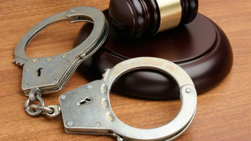 адвокат защищает меня в суде