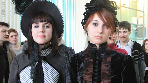 девушки в трауре
