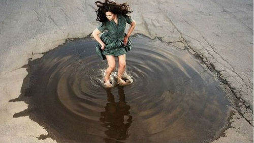 идти по грязной воде