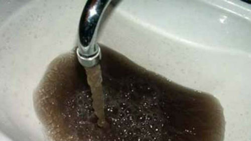 мыться грязной водой