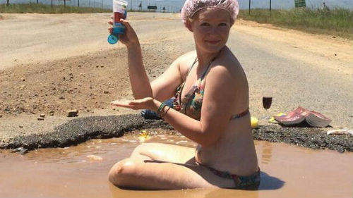 сесть в лужу