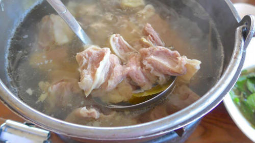 видеть мясной бульон