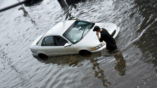 машина в воде во сне